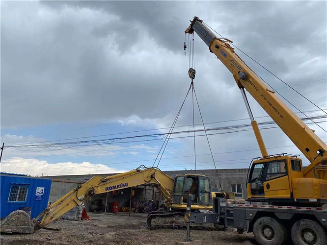 江海区25吨吊车的工作半径是多少？