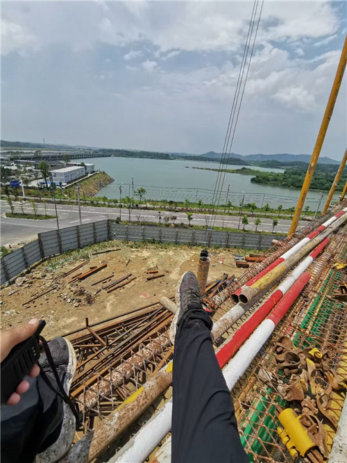 江海区作业中发生设备损坏或人员意外，责任怎么划分？