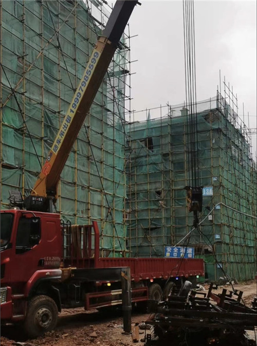 江海区“慢工细活”—— 吊车的 “微动控制” 技术