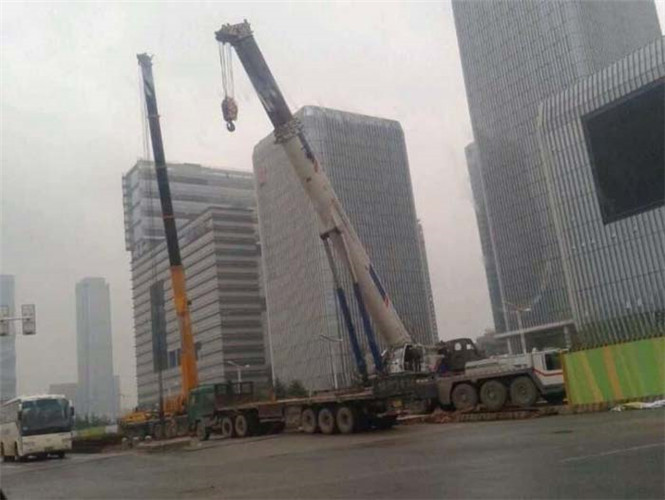 江海区“自动找平”—— 吊车的 “平地神器” 技术