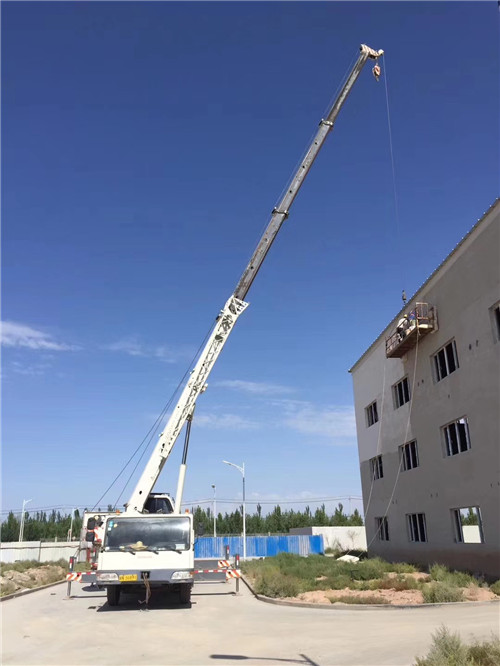 江海区“轻装强干”—— 吊车的 “轻量化臂架” 技术